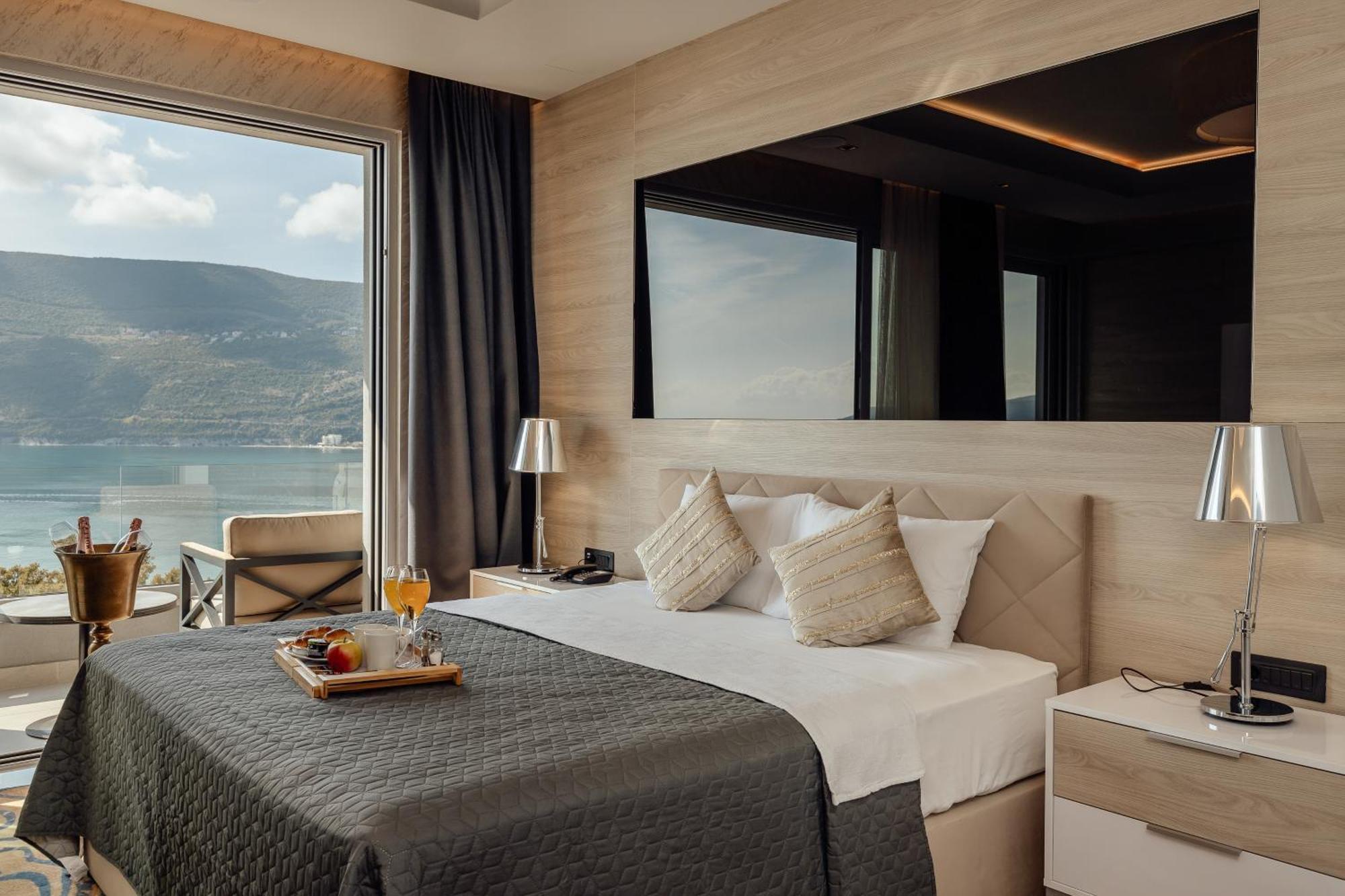 Garni Hotel Kruso Herceg Novi Bagian luar foto