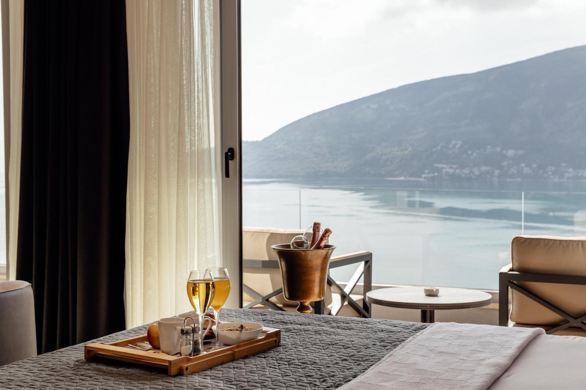 Garni Hotel Kruso Herceg Novi Bagian luar foto